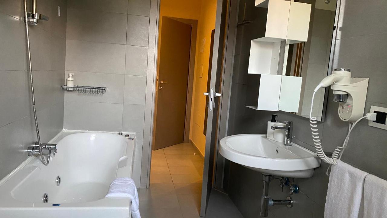 Victoria Hotel Pomigliano d'Arco Zewnętrze zdjęcie